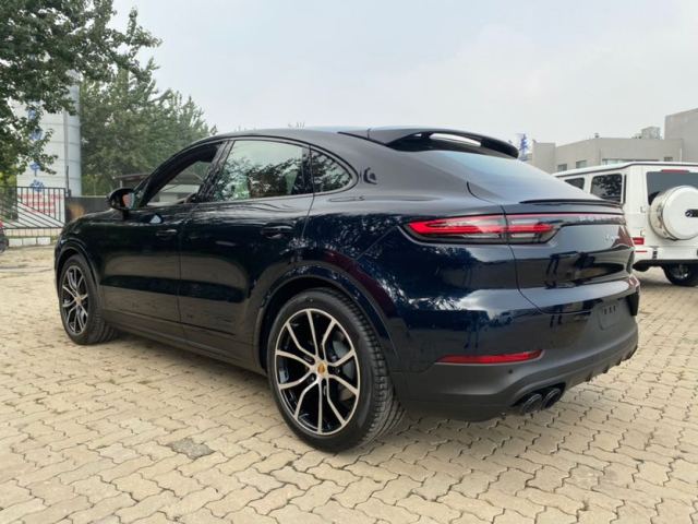 {賭馬}(保时捷小卡宴2020款落地多少钱)