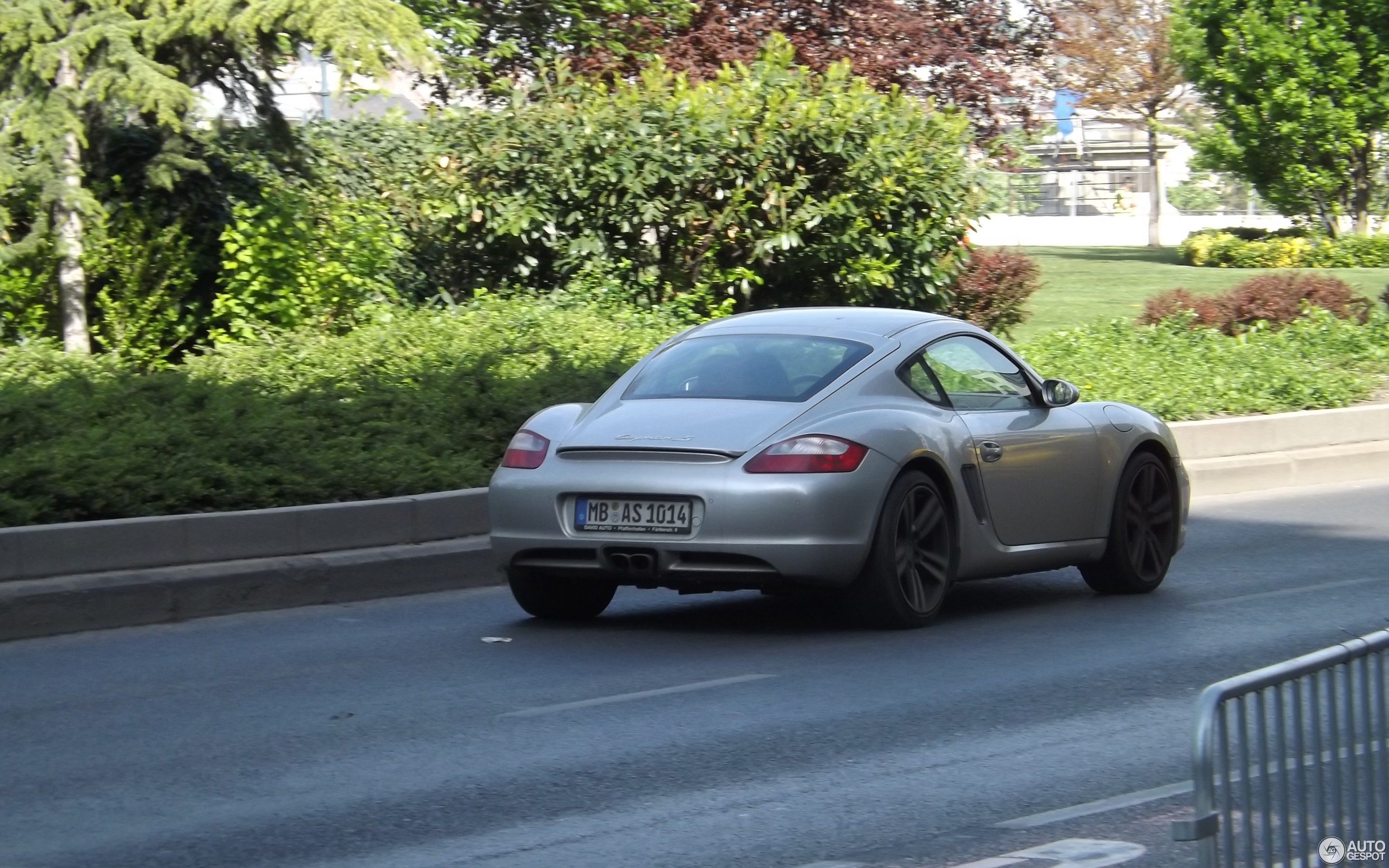 {賭波}(保时捷987卡曼)