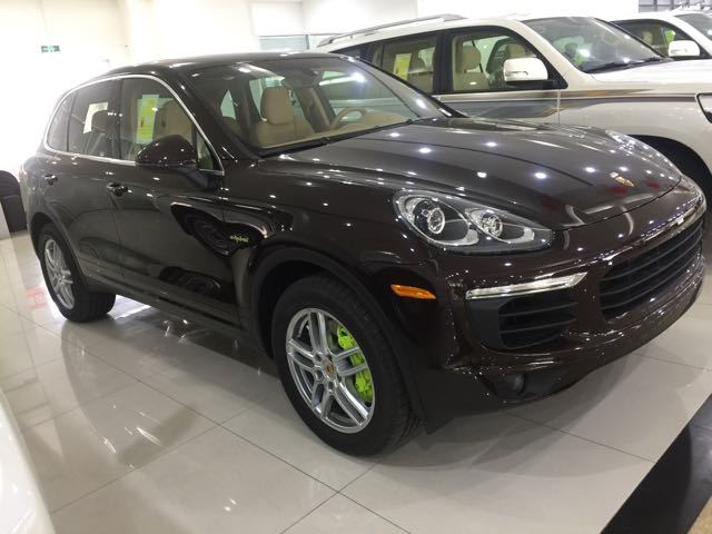 {線上賭場}(保时捷卡宴是什么车标)